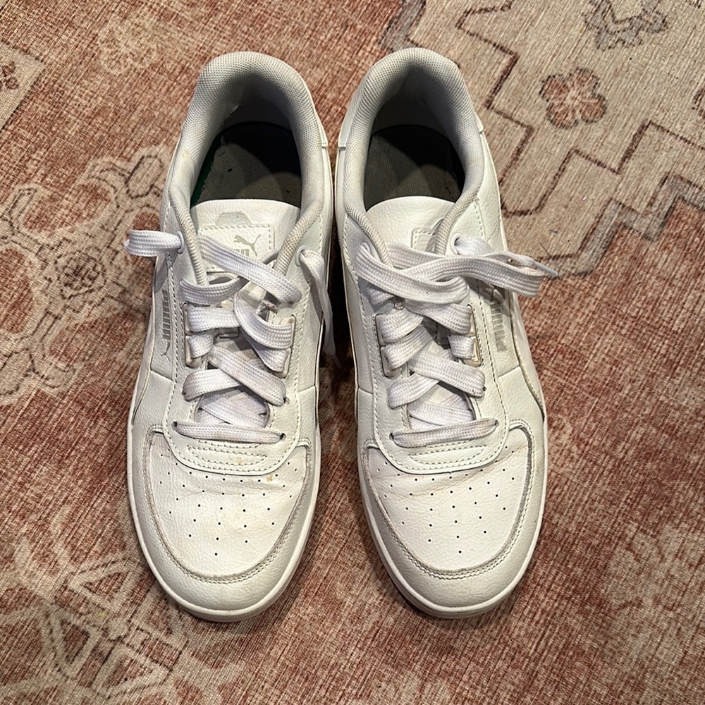 Puma White Sneakers Minimalist Low-Top Design